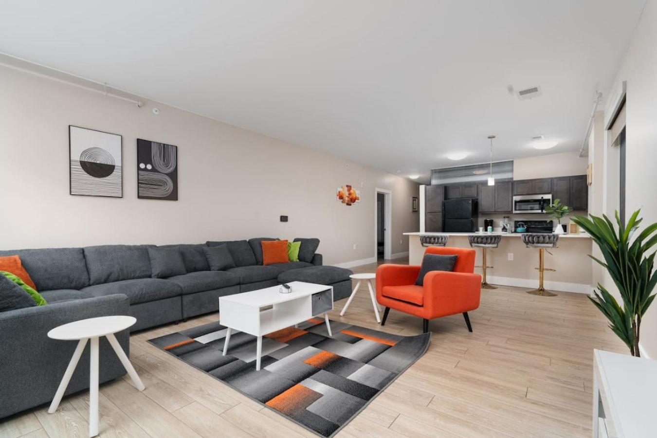 Indy 2br Gem Heart Of Downtown *