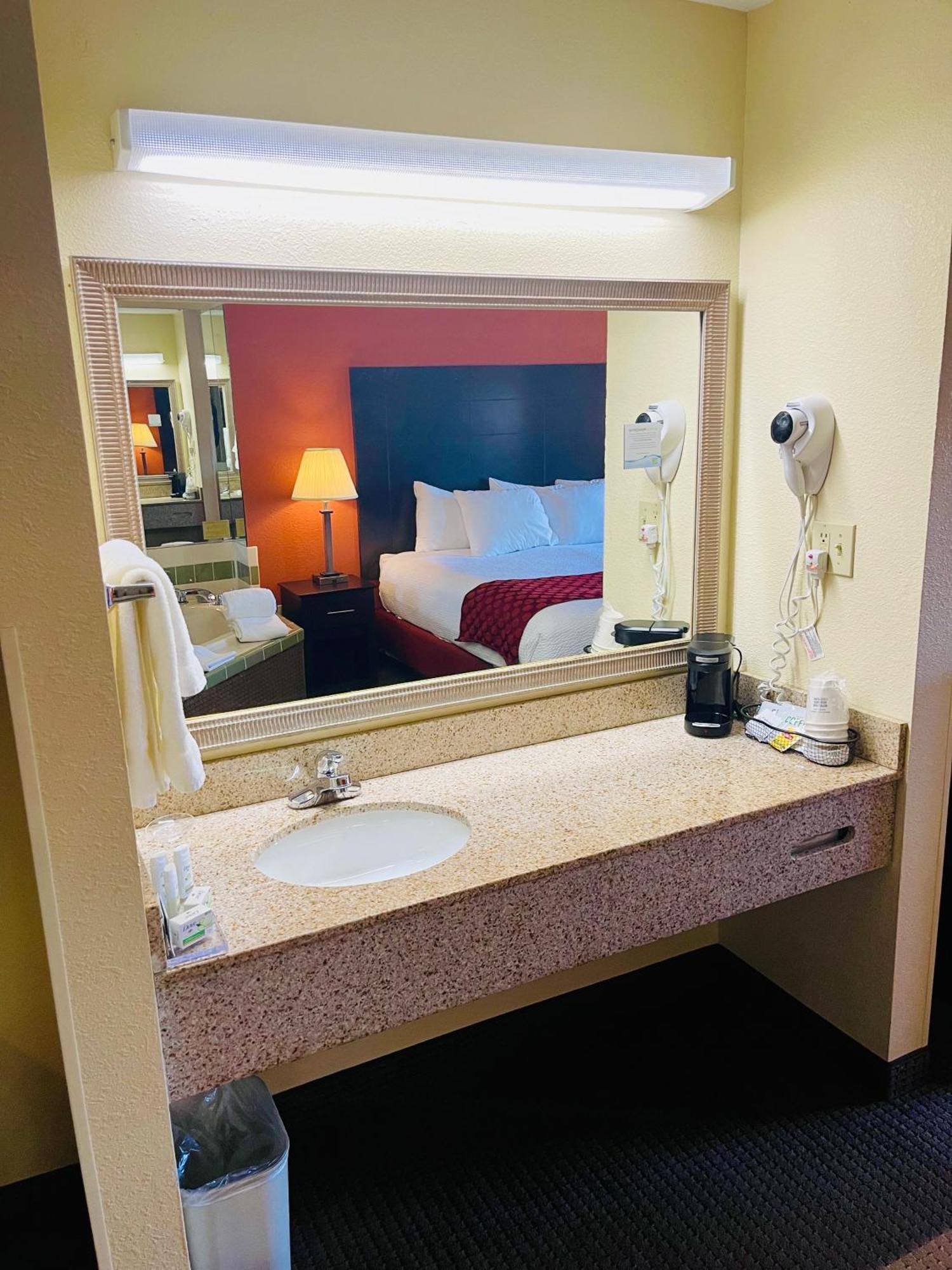 Baymont By Wyndham Hotel Indianapolis