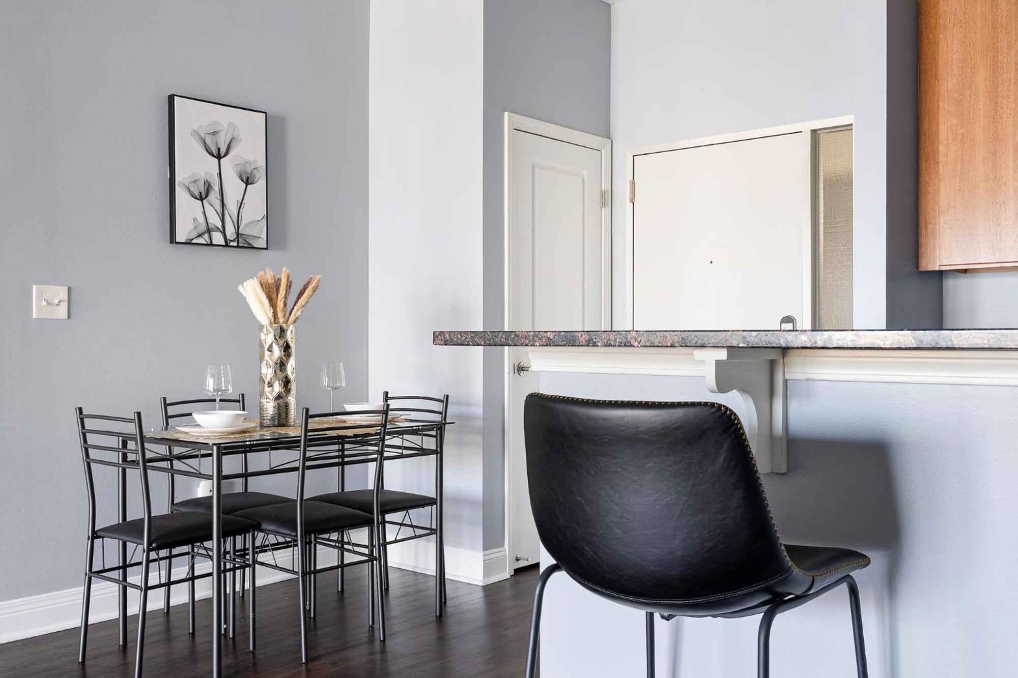 Bella Vista Downtown 2br 2ba * Indianapolis