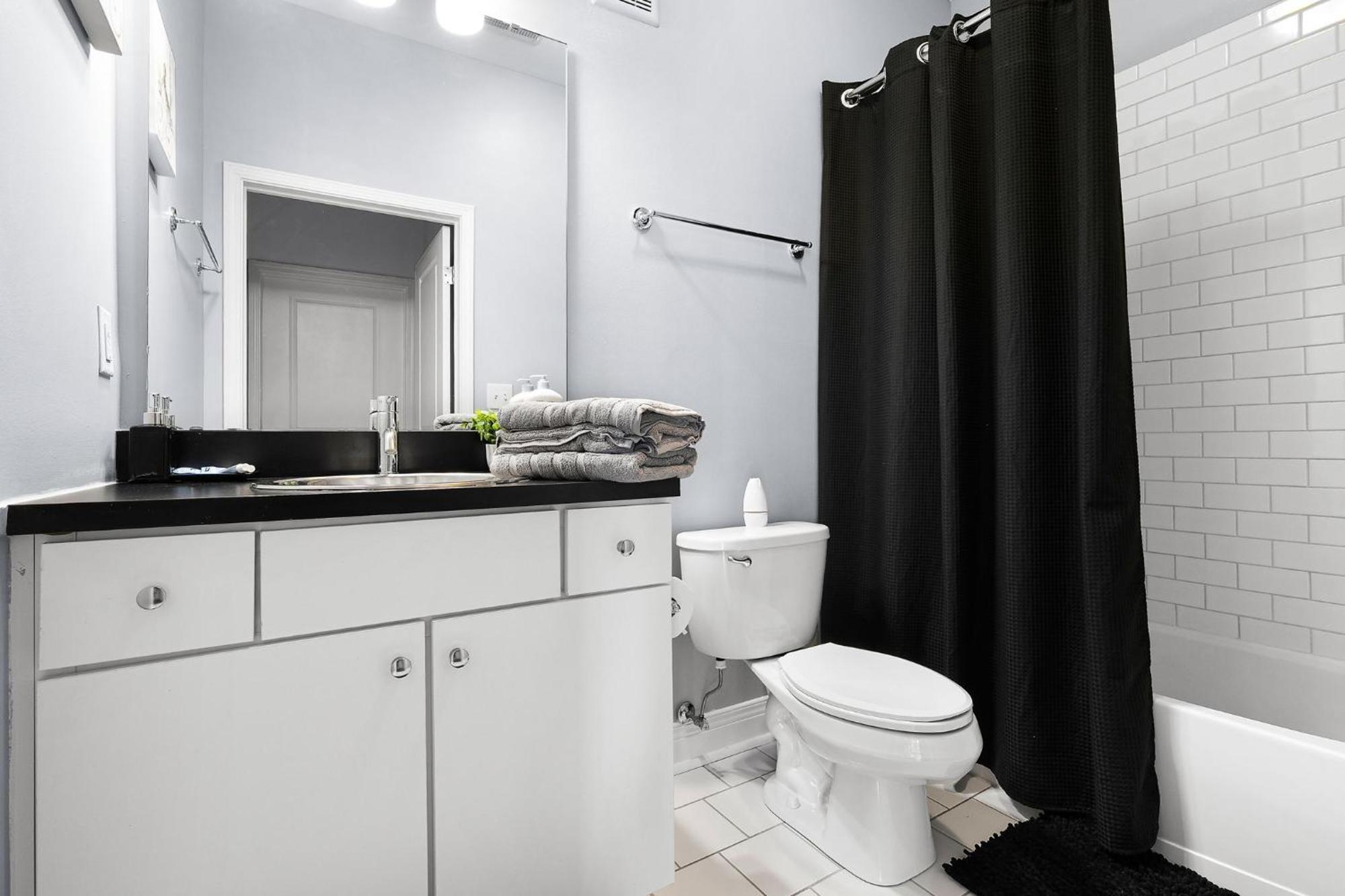 Bella Vista Downtown 2br 2ba Apartment
