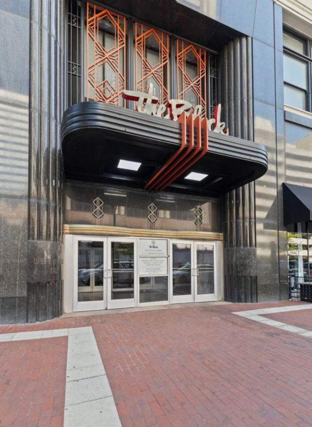 Modern 2br Downtown Indy Skywalk
