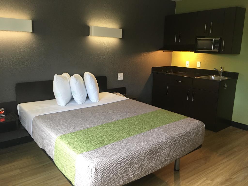 Hotel 6-indianapolis, In