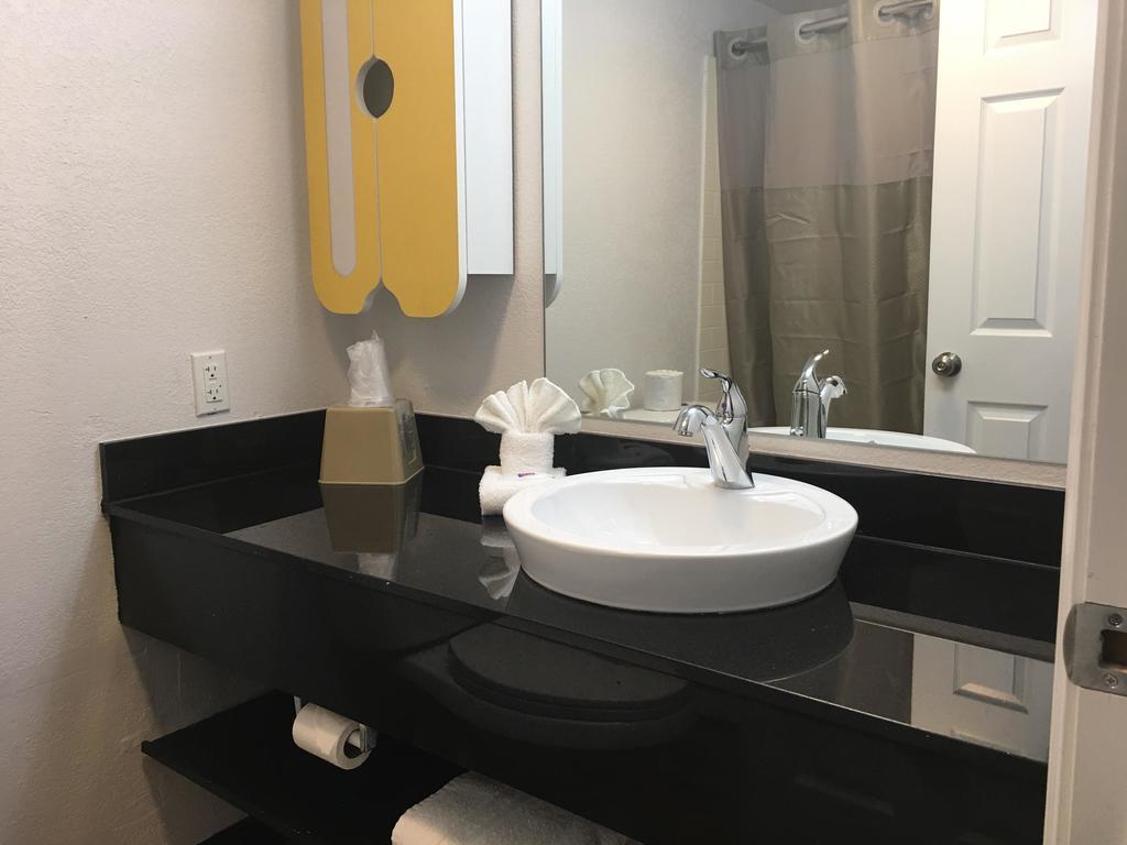 6-indianapolis, In Hotel
