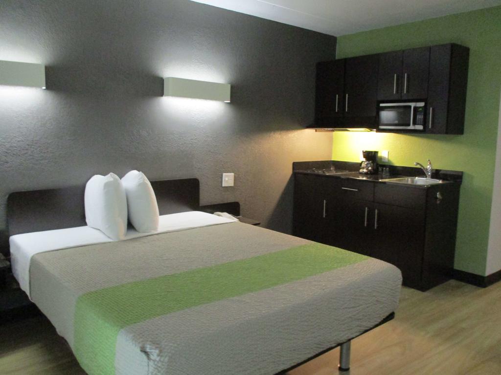 6-indianapolis, In Hotel