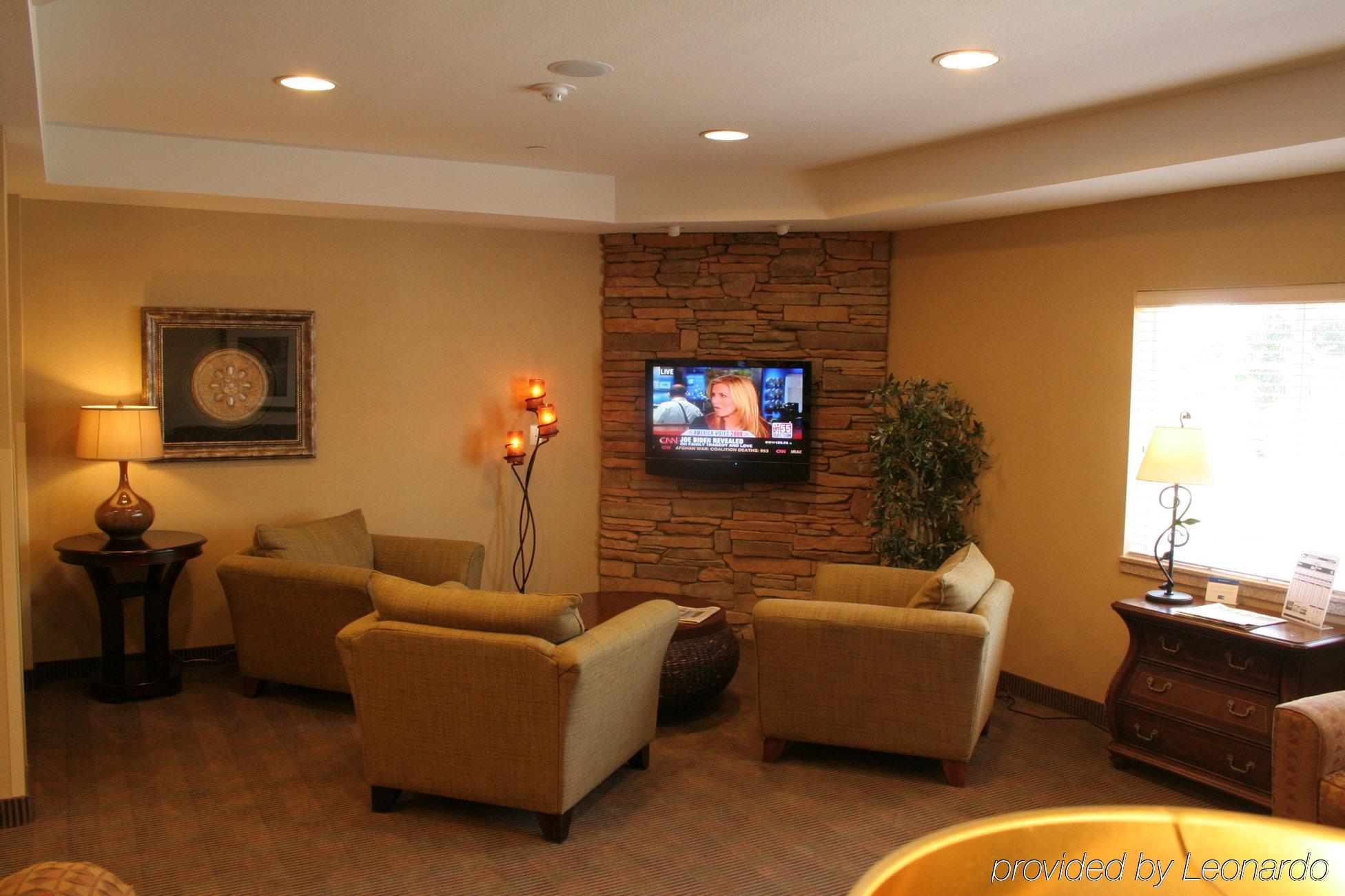 Hotel Candlewood Airport By Ihg 2*