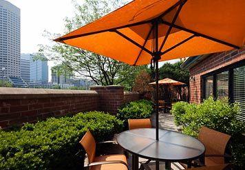 Courtyard At The Capitol Hotel Indianapolis