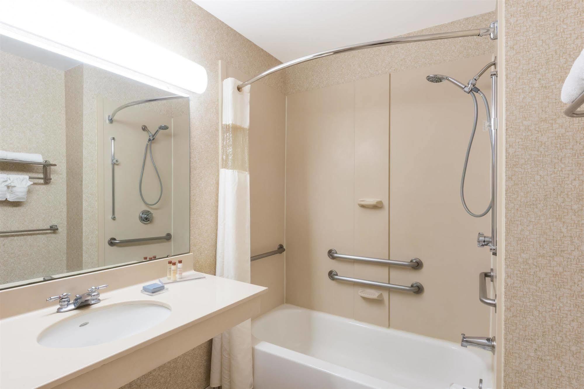 Wingate By Wyndham Airport - Rockville Road Hotel Indianapolis