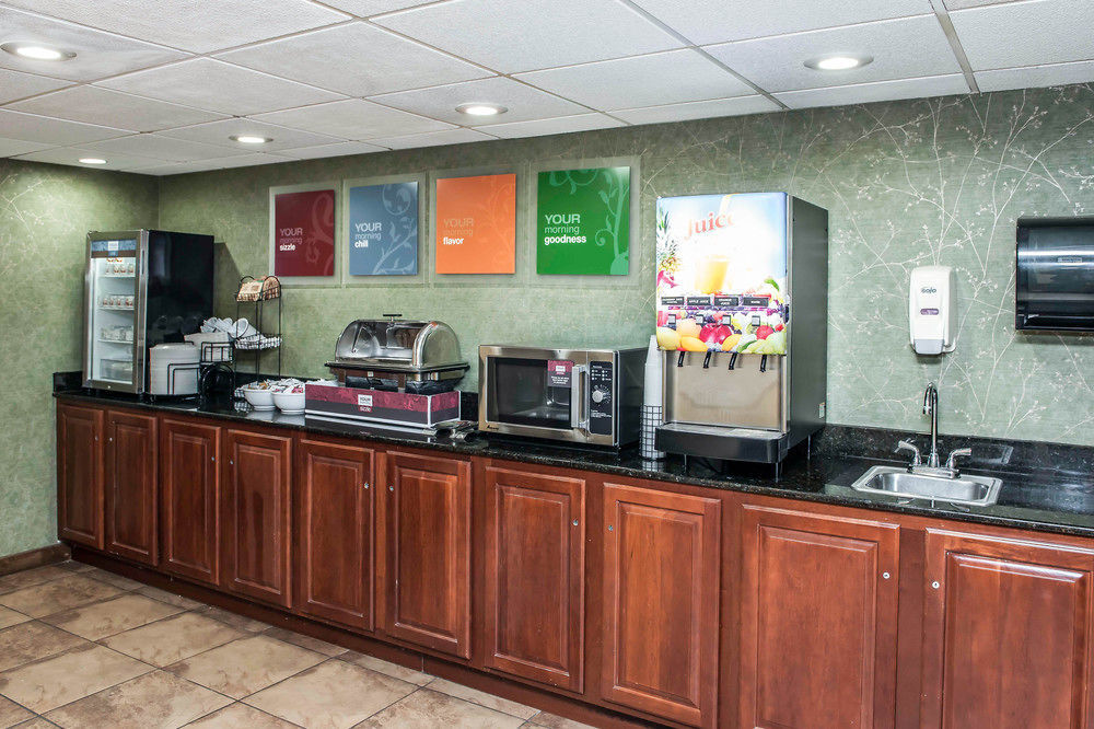 Hotel Comfort & North At The Pyramids 3*