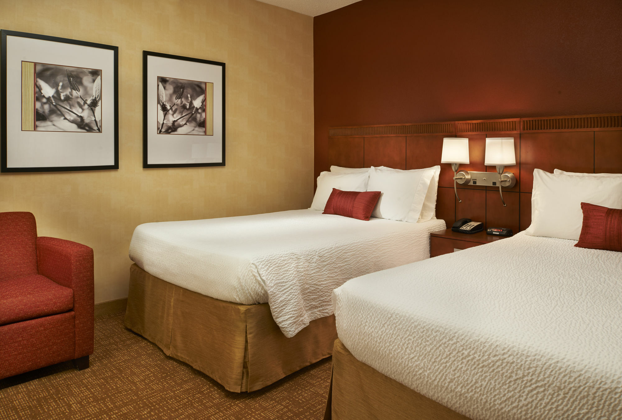 Courtyard By Marriott Castleton Hotel 3*