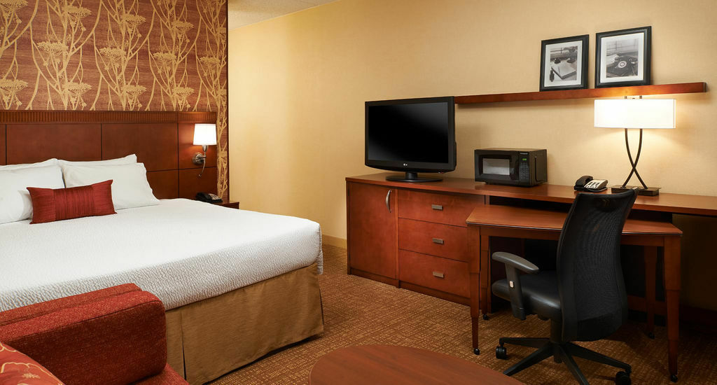 Courtyard By Marriott Castleton 3*