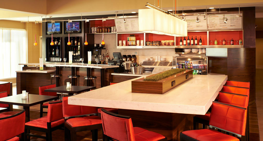 Courtyard By Marriott Castleton Hotel