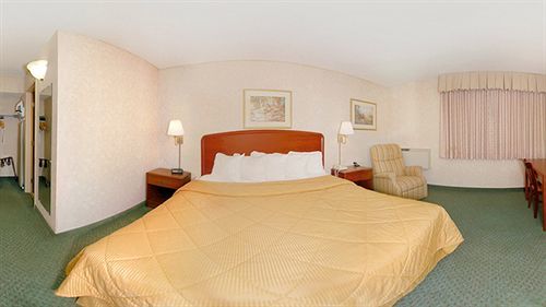 Hotel Comfort & North At The Pyramids Indianapolis