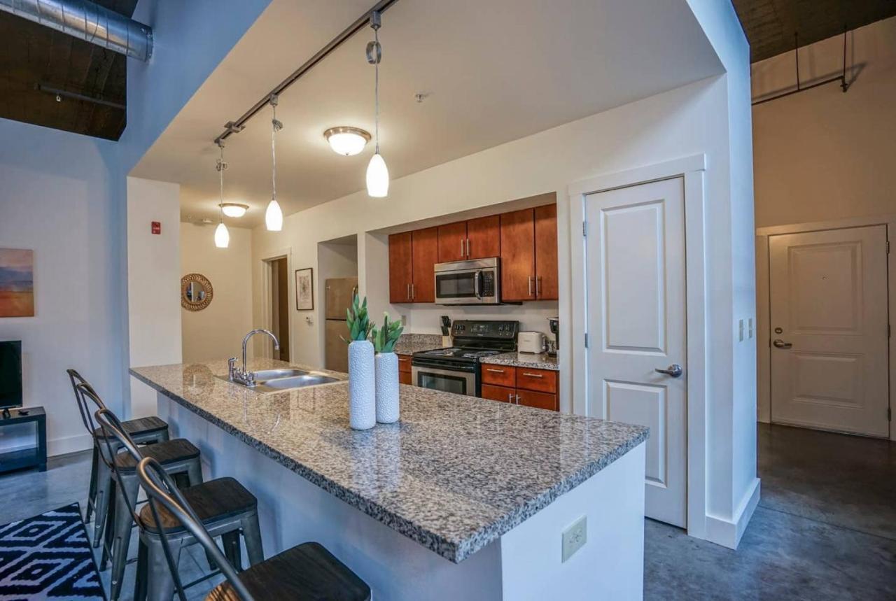 Apartment Frontdesk 800 Capitol Apts Downtown Indy