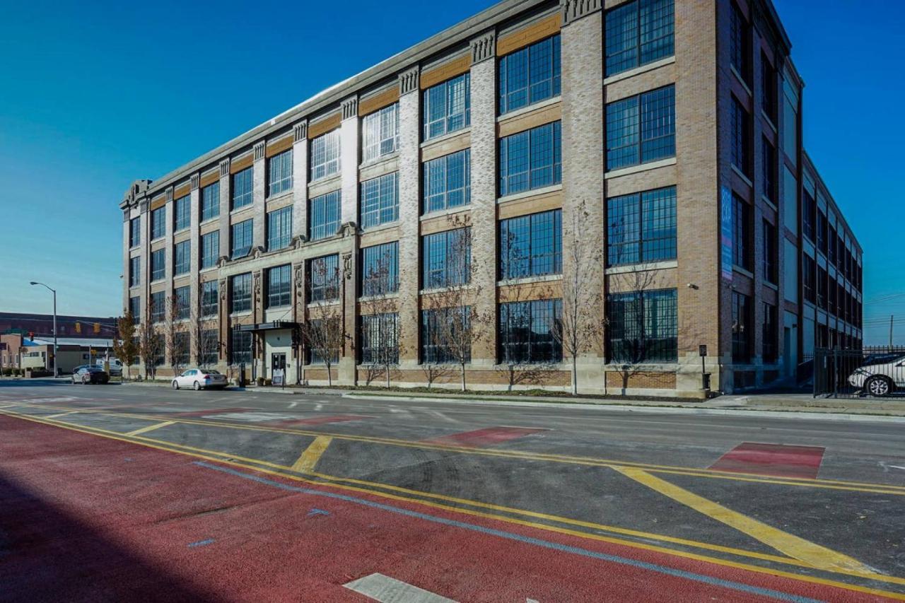 Frontdesk 800 Capitol Apts Downtown Indy *