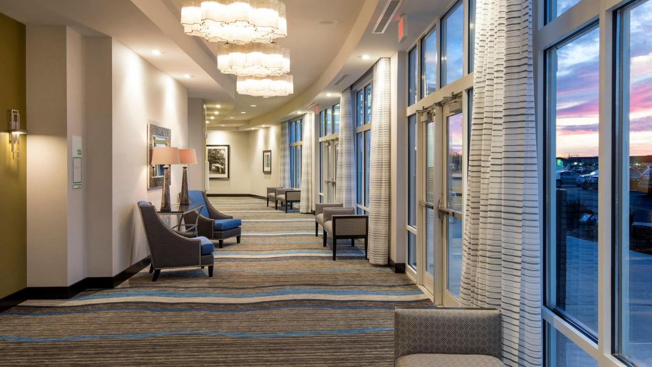 Hotel Airport By Ihg 3*