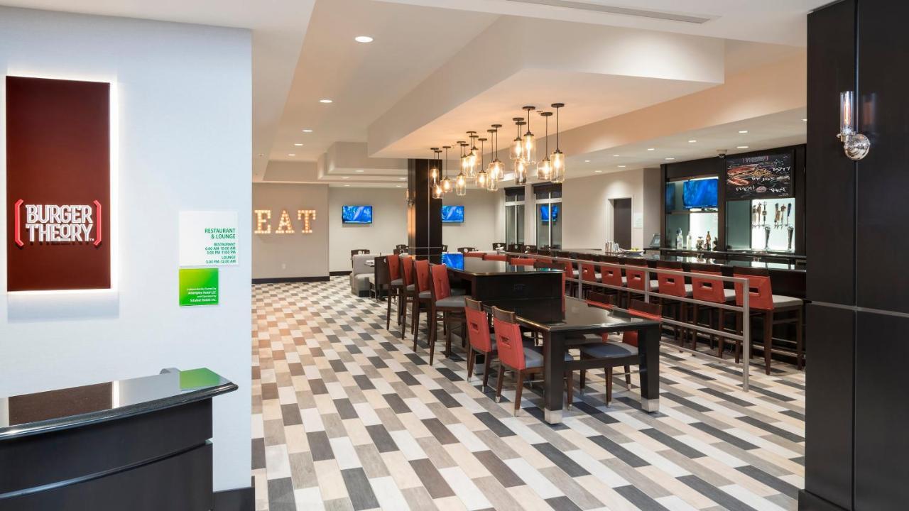 Hotel Airport By Ihg Indianapolis