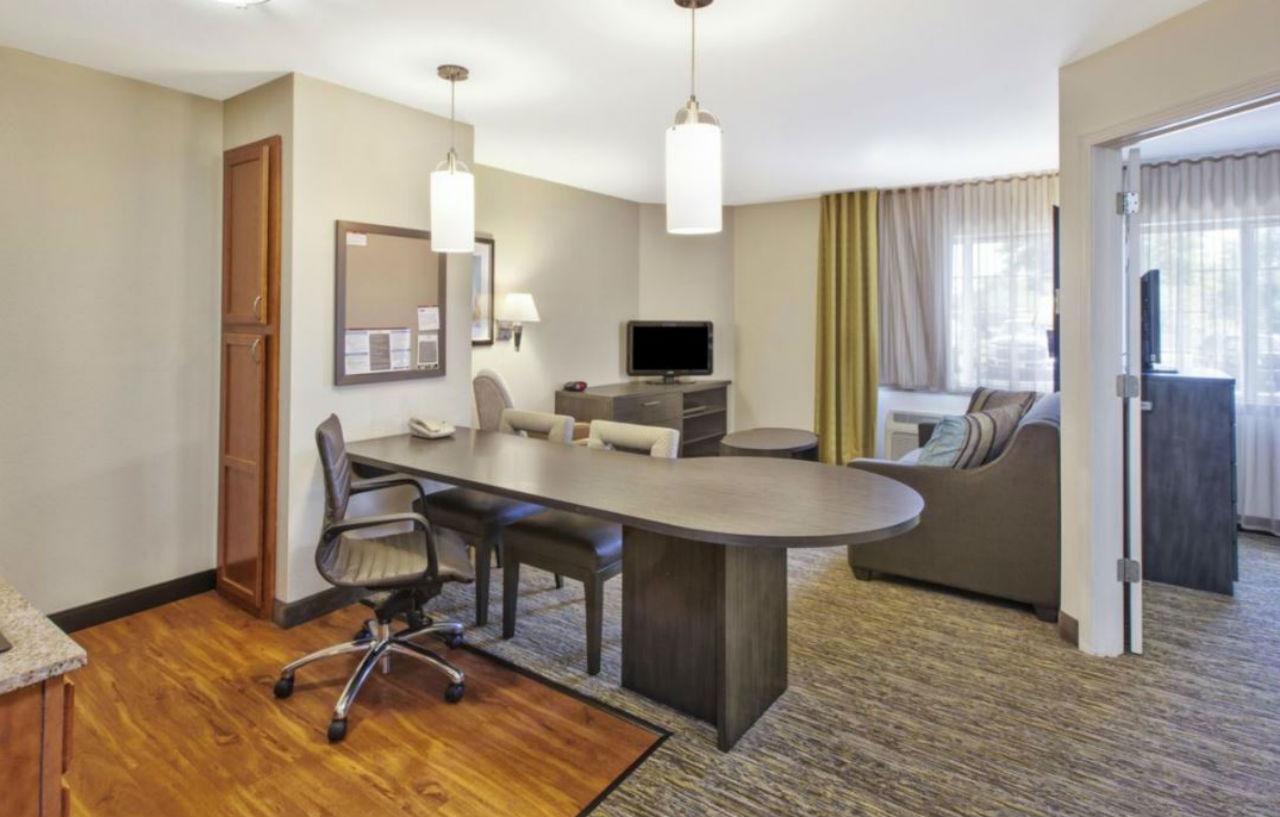 Candlewood Airport By Ihg Hotel Indianapolis