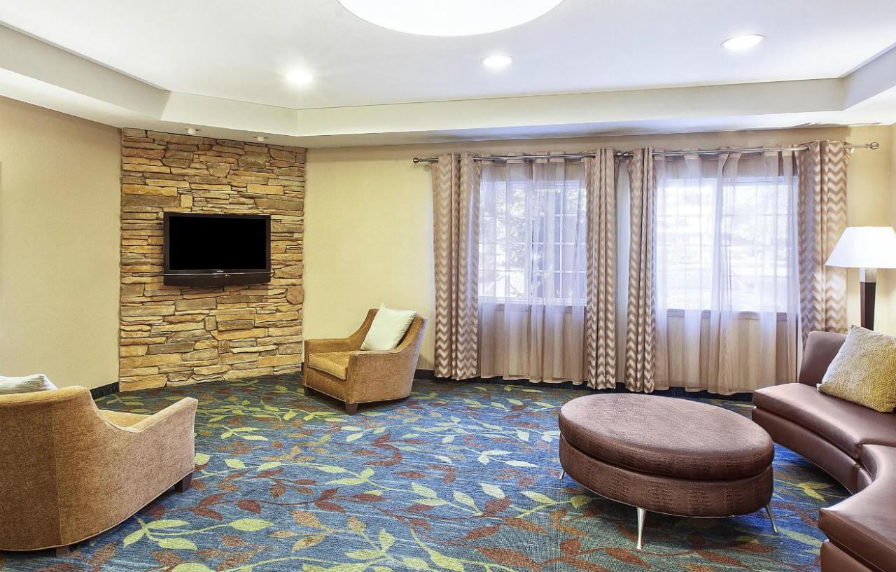 Hotel Candlewood Airport By Ihg