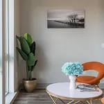 Stylish 1Br Apartment With View