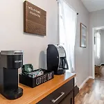 The Indy Unit! King Bed/Free Coffee/Keyless Entry!