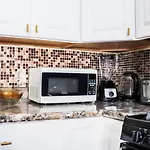 Cozy City Retreat Near Downtown Indianapolis- Private Bedroom
