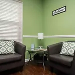 Modern 3 Bedroom 20 Min Downtown / 25 Mins Grand Park