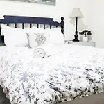 Cozy City Retreat Near Downtown Indianapolis- Private Bedroom