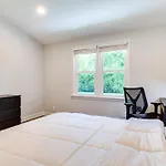 Tree-Lined Indianapolis Home About 10 Mi To Downtown!