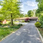 Tree-Lined Indianapolis Home About 10 Mi To Downtown!