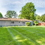 Tree-Lined Indianapolis Home About 10 Mi To Downtown!