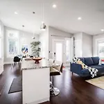 Luxury W - Soaktub- King - Backyard - Fountain Sq