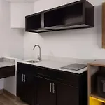 Day\'S Inn & Suites By Wyndham Indianapolis Airport East