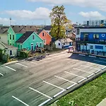 Indy Stadium Villa 711 L