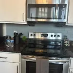 Downtown Retreat-King Bed-Free Parking-Access To Skywalk