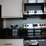Downtown Retreat-King Bed-Free Parking-Access To Skywalk