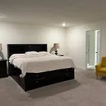 Cozy Modern Lakeview Home -Pool Table, Lake Access
