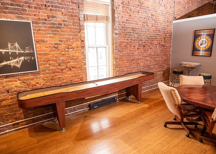 Georgia Street 4 Bedroom Condo Downtown!!
