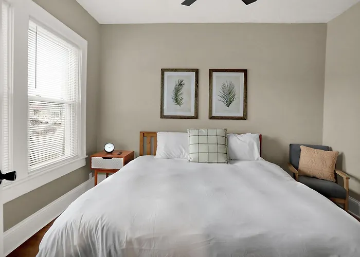 Prime 2Br Gem, Near Convention Hub!