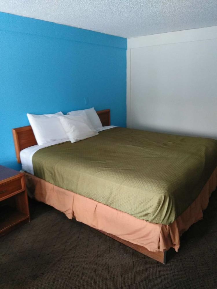 Knights Hotel Indianapolis