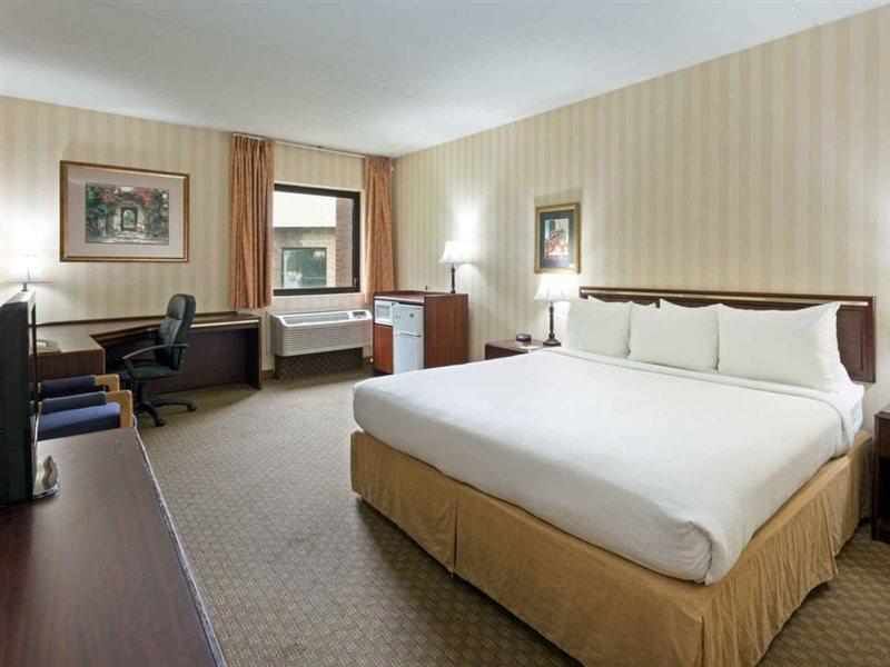 Days & By Wyndham Northwest 2*