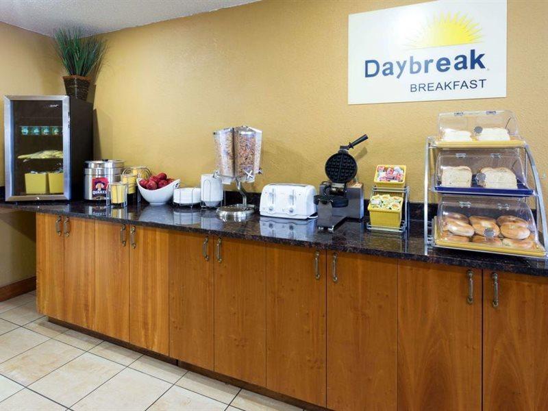 Days & By Wyndham Northwest Hotel Indianapolis