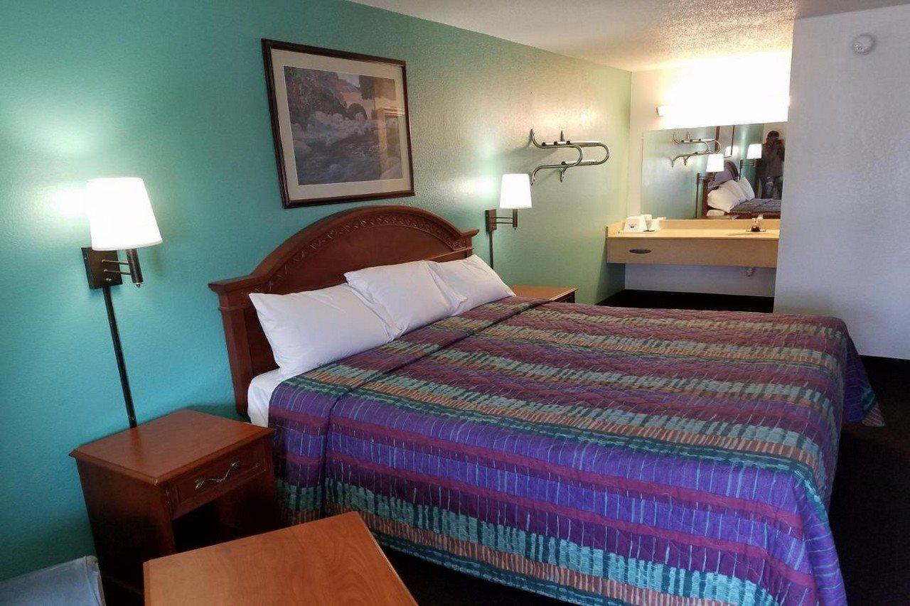 Indy Southwestern Inn-south 2*
