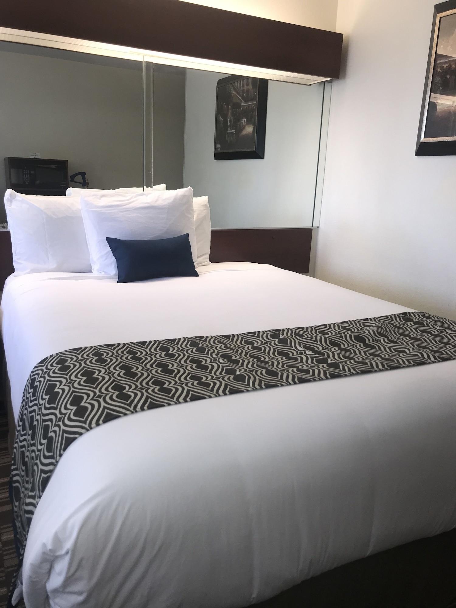 Microtel & By Wyndham Airport Hotel Indianapolis