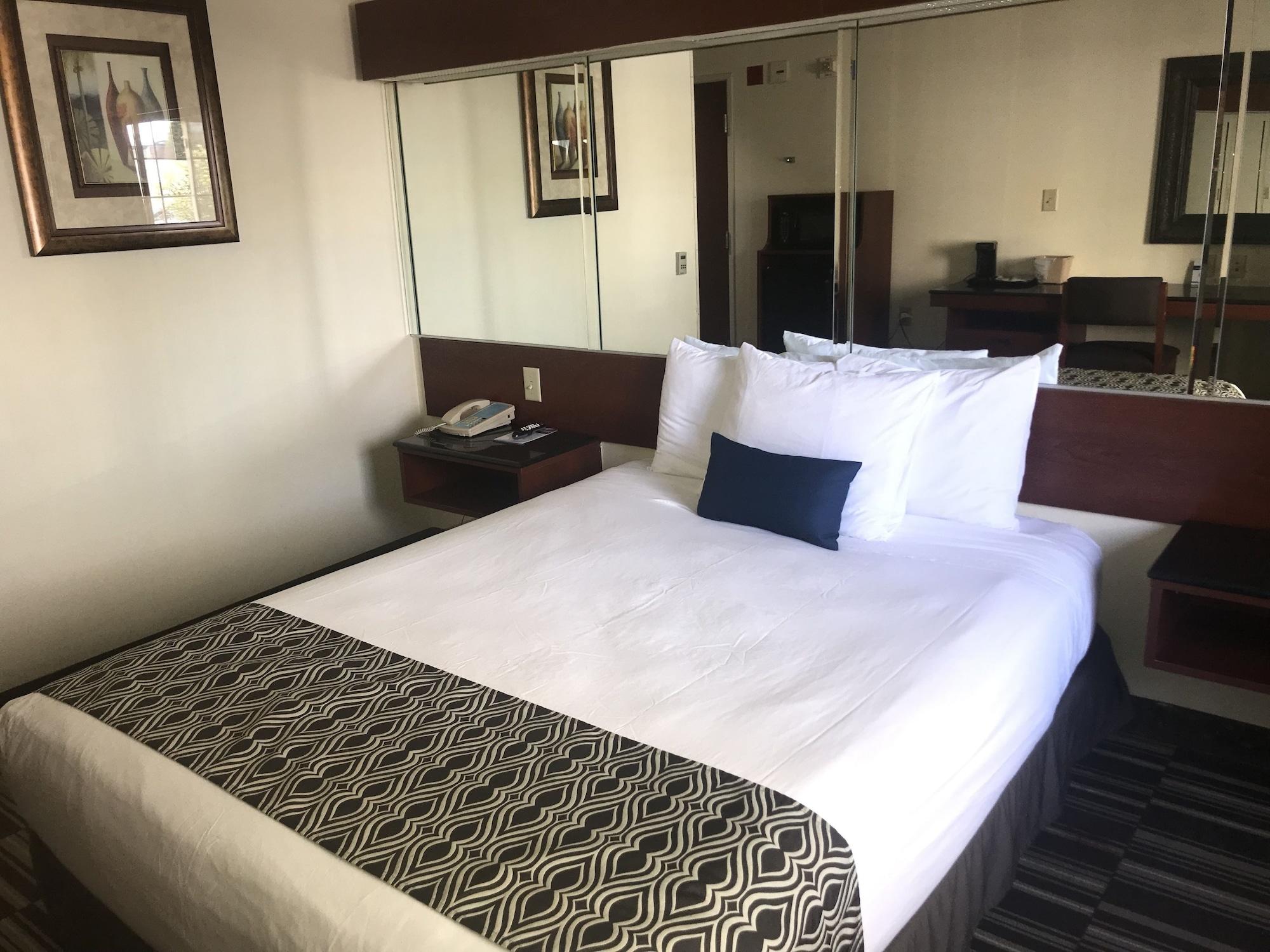 Microtel & By Wyndham Airport Hotel