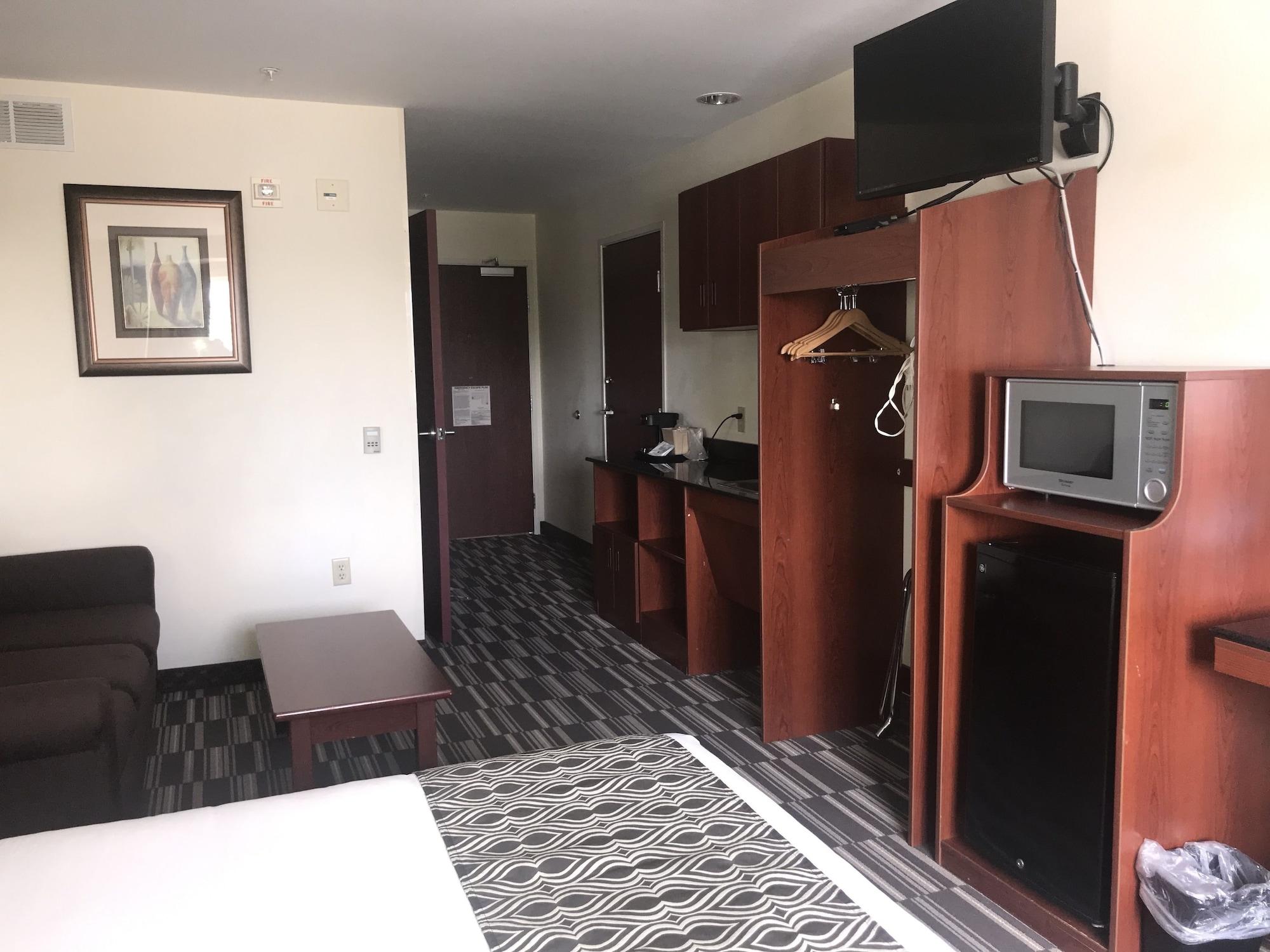 Microtel & By Wyndham Airport Hotel 2*