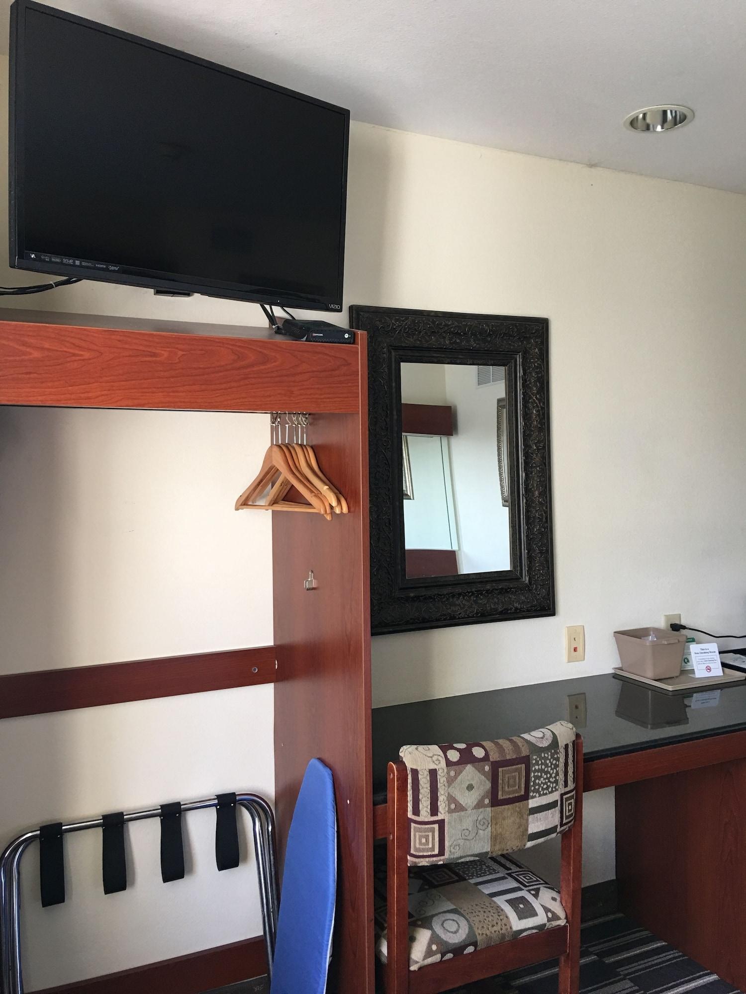 Microtel & By Wyndham Airport Hotel 2*