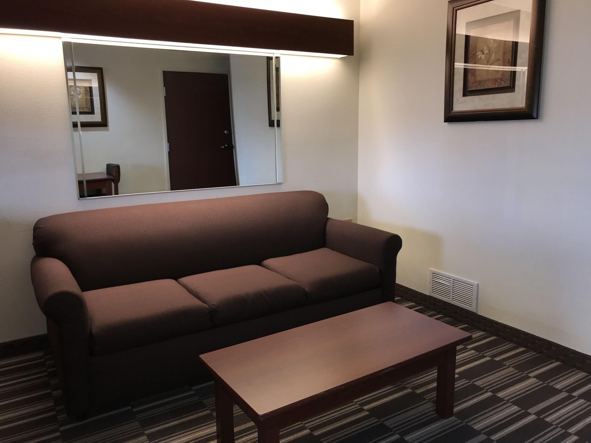 Hotel Microtel & By Wyndham Airport 2*