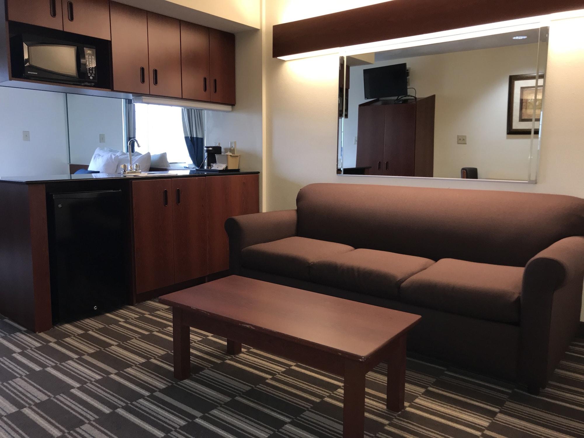 Hotel Microtel & By Wyndham Airport 2*