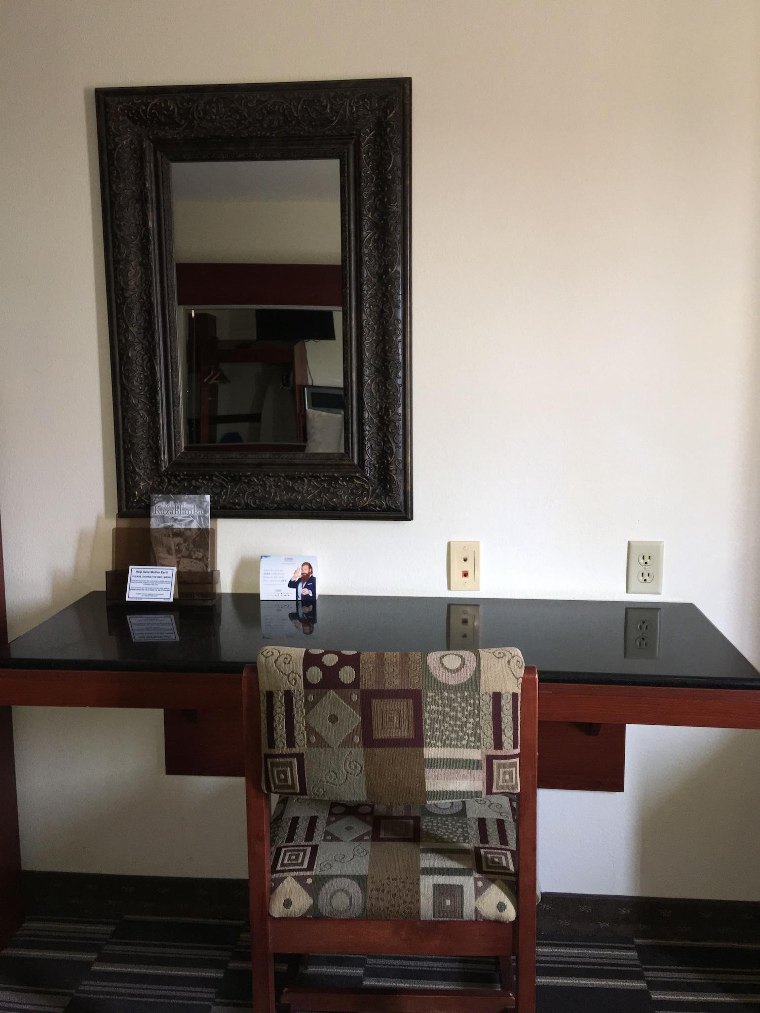 Hotel Microtel & By Wyndham Airport