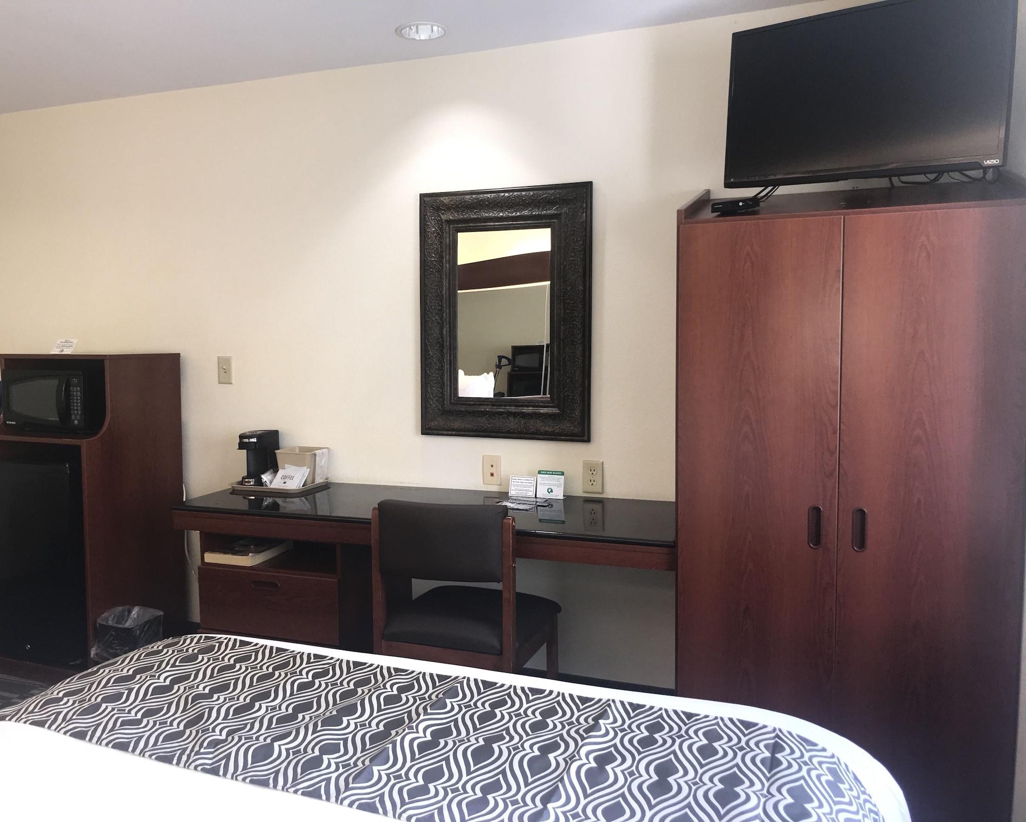 Hotel Microtel & By Wyndham Airport 2*